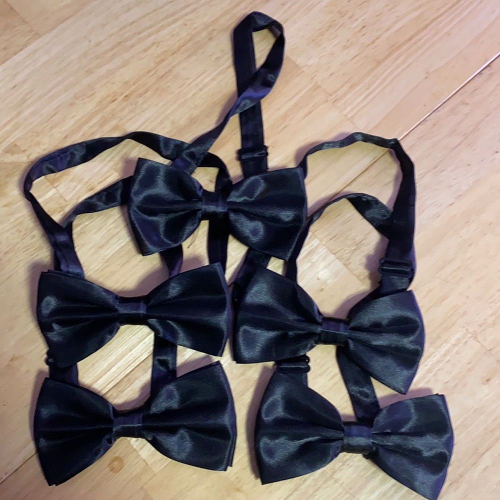 Lot of five black bow ties